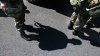 Militares de NJ usan extintor para frustrar ‘carjacking’ y agresión a mujer