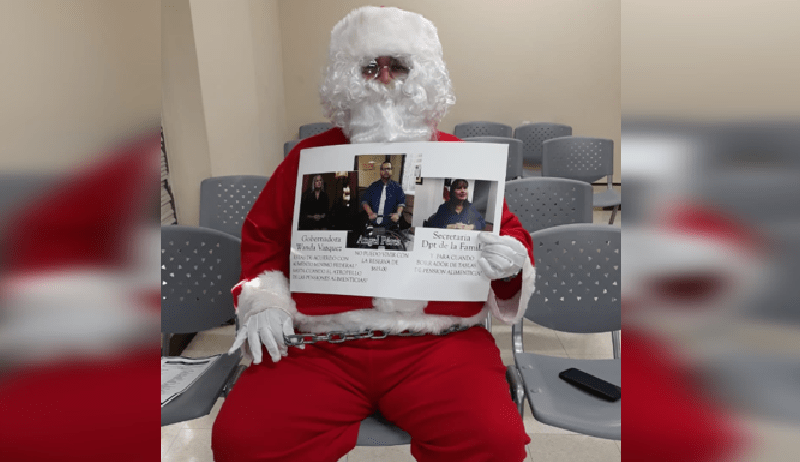 Hombre disfrazado de Sanrta Claus.