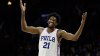 Joel Embiid salió bien del quirófano tras lesión en la rodilla