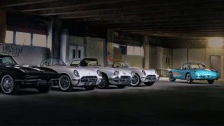 La colección de Corvette que estuvieron abandonados en un estacionamiento de NYC por 25 años,