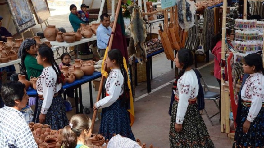 indigenas-mixes-bordados-copia-francia