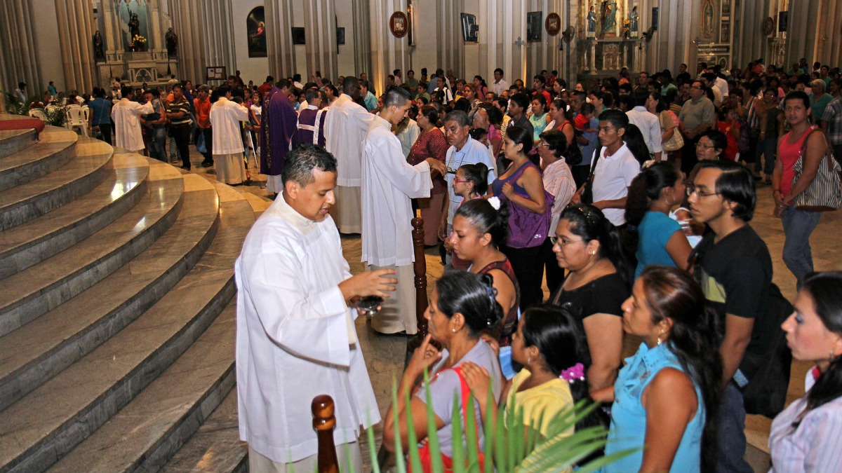 La tercera fórmula que se acostumbra decir el Miércoles de Ceniza es “Arrepiéntete y cree en el Evangelio”.
