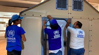 ACNUR instala viviendas para refugiados