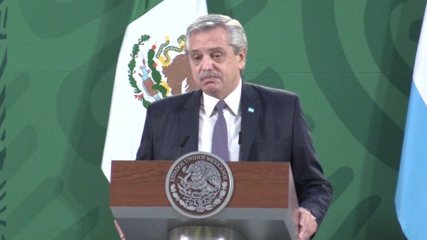 Presidente de Argentina pide dejar atrás el escándalo de las vacunas VIP