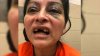 Inmigrante guatemalteca acusa a oficiales de dejarla malherida y sin dientes