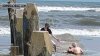 Aterrador: “arena movediza” se traga a mujer en plena playa de NJ