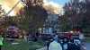 Incendio en costosa mansión deja heridos a dos bomberos