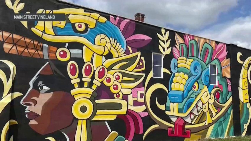 Inauguran colorido mural en conmemoración a la cultura azteca