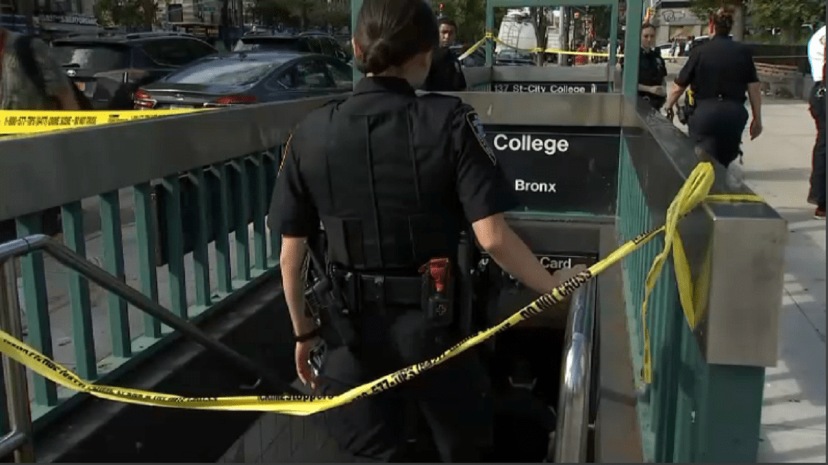 14-Year-Old Teen Stabbed to Death Inside Moving Train in Manhattan – NBC Los Angeles