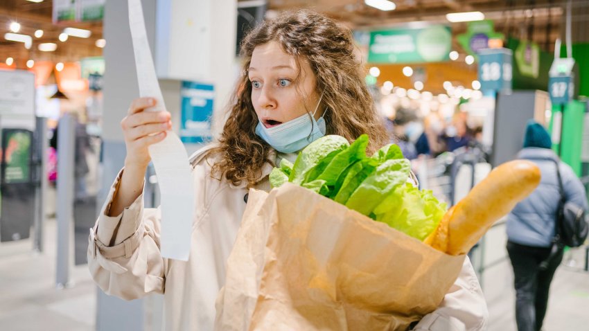 Las diferencias entre la inflación y una recesión: qué son y cómo nos afectan