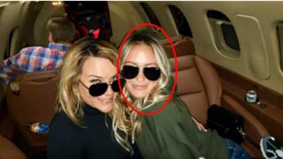 From left, Jenna Ryan and Katherine Schwab on a private jet to Washington.