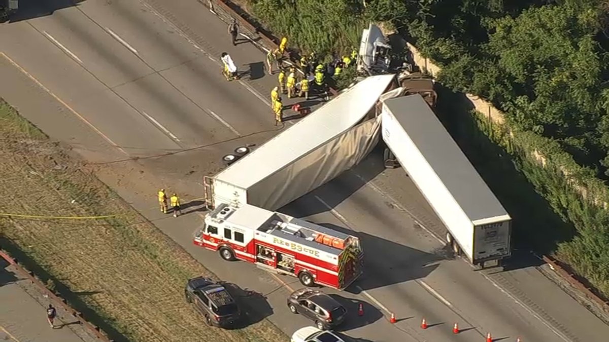 Pennsylvania Aparatoso accidente entre camiones de carga deja un