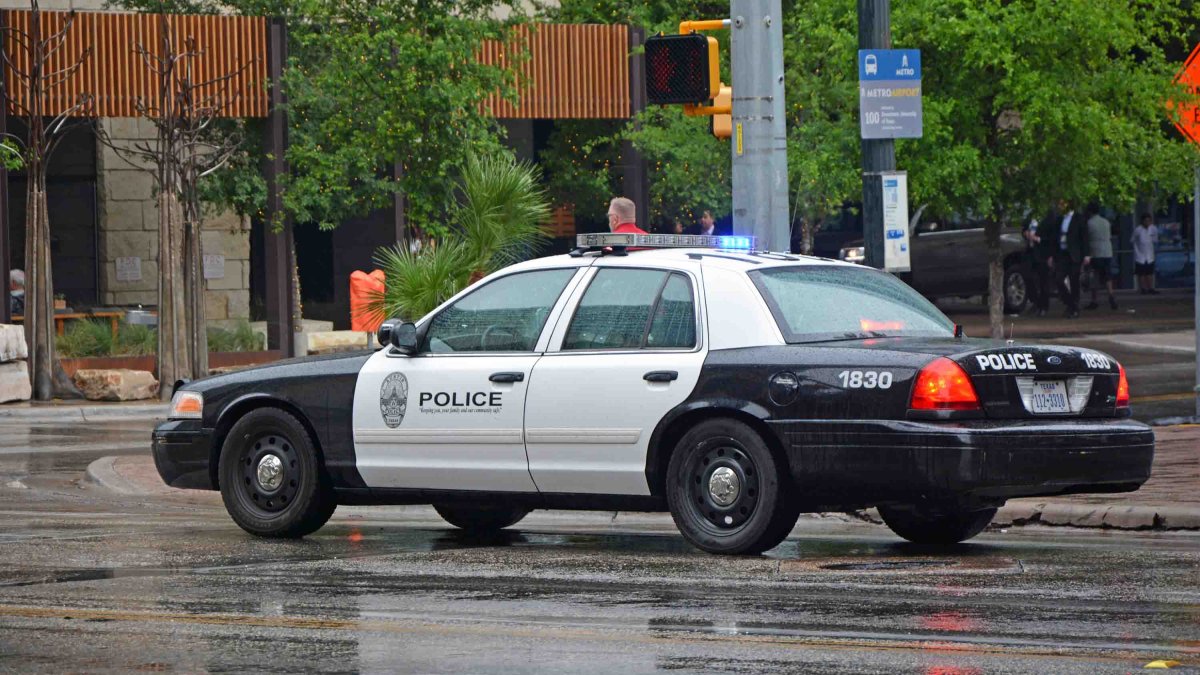 Texas: abaten a tiros hombre que amenazó con fusil a policías – Telemundo 62