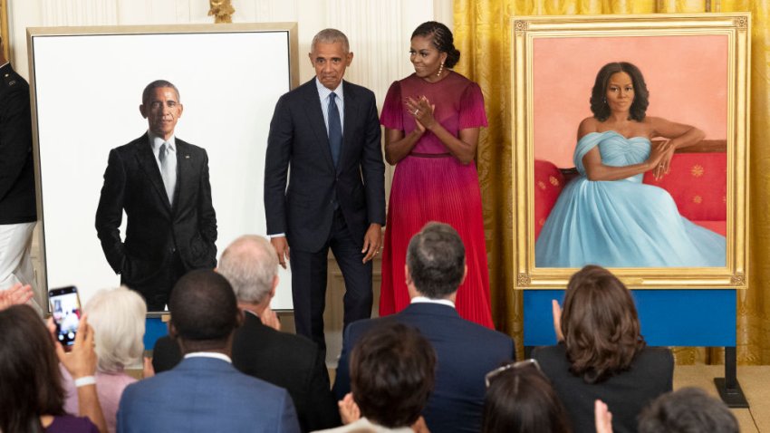 Los Obama presentan sus retratos oficiales en la Casa Blanca