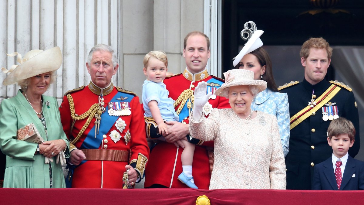 Quién reemplaza en el trono a la reina Isabel II – Telemundo 62