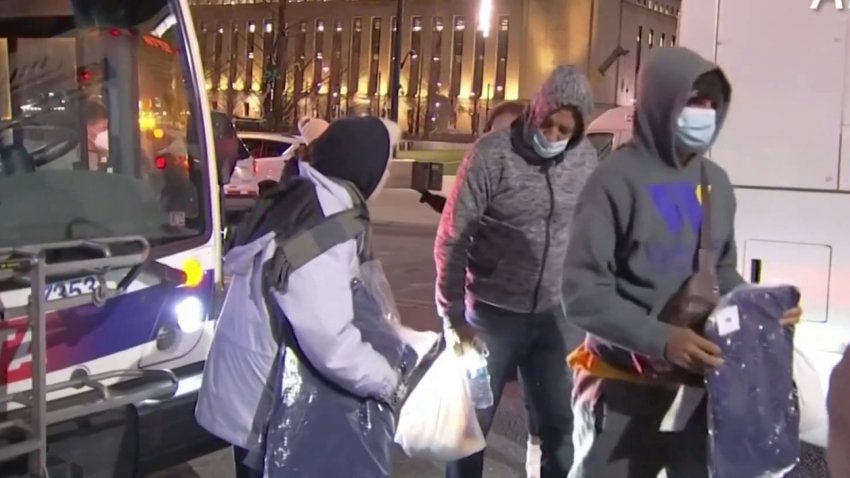 Arriban más migrantes en Nochebuena provenientes de Texas