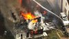 Arden las llamas y sobresale el humo en vivienda de camden, NJ