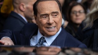 El ex primer ministro italiano Silvio Berlusconi fue hospitalizado y está en cuidados intensivos.