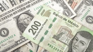 El peso mexicano se fortalece ante el dólar estadounidense.