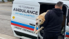 Veterinario inicia negocio de ambulancias para ayudar mascotas durante emergencias