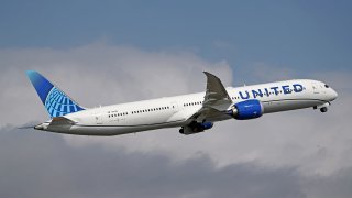 Foto de archivo de un avión de la aerolínea United.