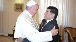 El papa Francisco recibió a Diego Armando Maradona el 4 de septiembre del 2014, en el Vaticano.