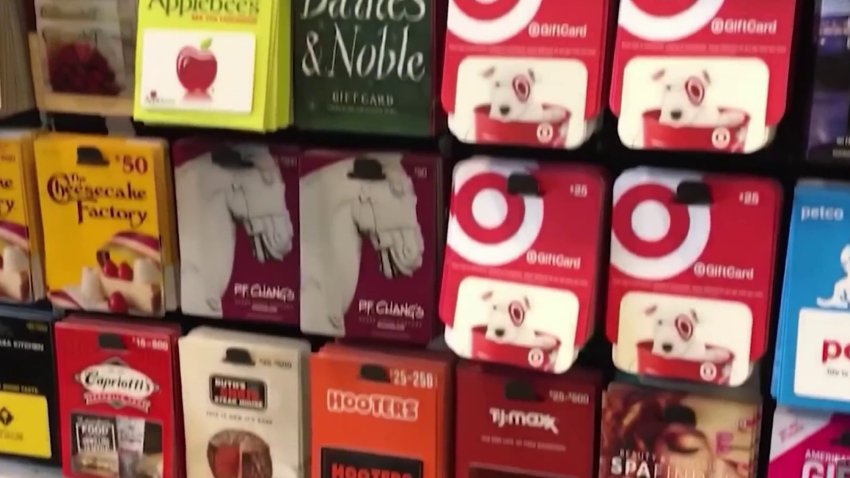 Experto explica cómo protegerse de fraudes con las tarjetas de regalo