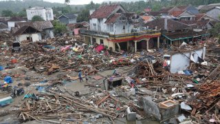 Se cumplen 5 años de un tsunami letal en Indonesia