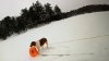 Increíble: perrita salva a su dueño de morir en un lago congelado