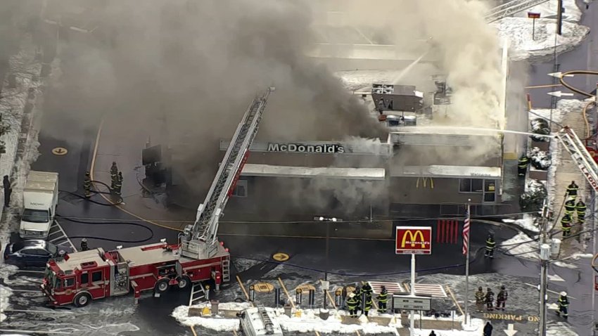 En video: llamas consumen restaurante McDonald’s en Wilimngton