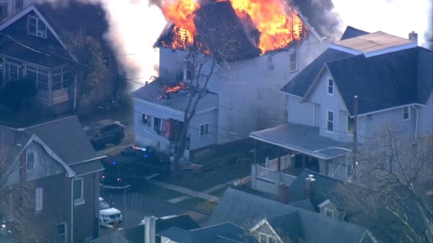 Autoridades informaron que al menos hay 6 desaparecidos tras un incendio y balacera en una casa en Delaware County, PA