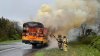 Autobús escolar que llevaba 10 estudiantes y una conductora se incendia en NJ