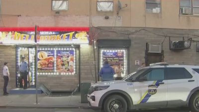 T62 al momento: buscan a sospechosas de tiroteo mortal en un deli en Filadelfia