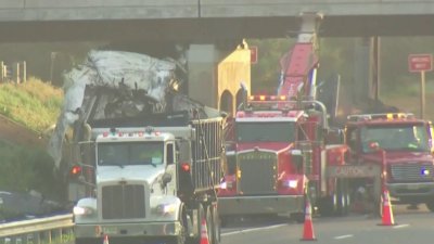 Conductor hospitalizado tras accidentarse con su camión de remolque en NJ Turnpike