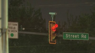 Se acumulan multas de tránsito por rebasar la luz roja