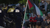 Policías llegan en bici al campamento pro-palestinos en UPenn