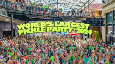 Celebran el Pickle Party más grande del mundo