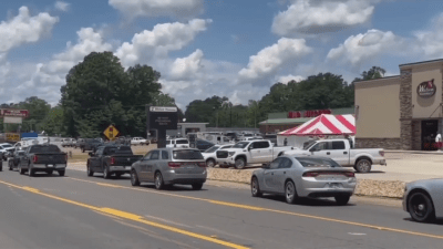 Tiroteo deja dos muertos y otros heridos en tienda de comestibles de Arkansas