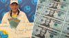 Ganador de $7 millones con un raspadito celebra en grande al igual que un hombre que ganó $1,000