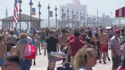 Familias escapan del calor en la costa de NJ