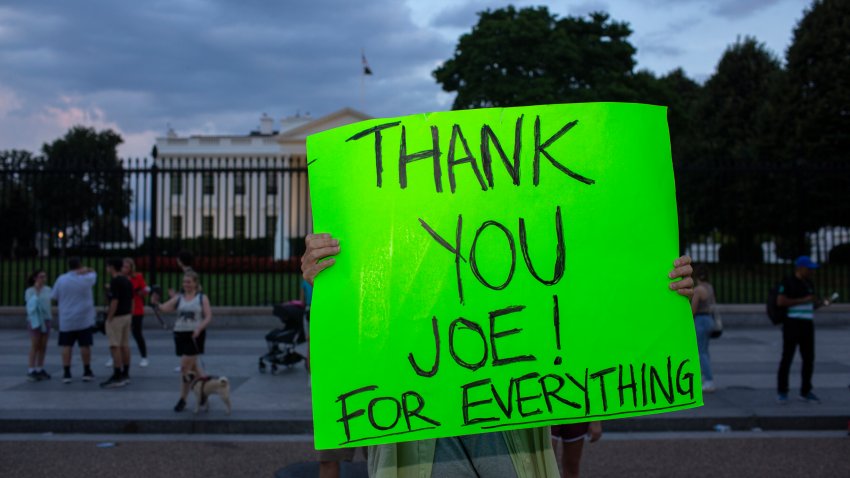 WASHINGTON, DISTRICT OF COLUMBIA, UNITED STATES – 2024/07/21: A woman holding a sign with Thank You Joe for Everything written on it gathers outside the White House after hearing the news of President Joe Biden withdrawing from the presidential race. President Biden dropped out of the 2024 presidential race and threw his support behind Vice President Kamala Harris. (Photo by Probal Rashid/LightRocket via Getty Images)