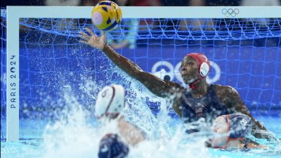 DESTACADO: Ashleigh Johnson logra 10 tapadas en el partido por la medalla de bronce en waterpolo