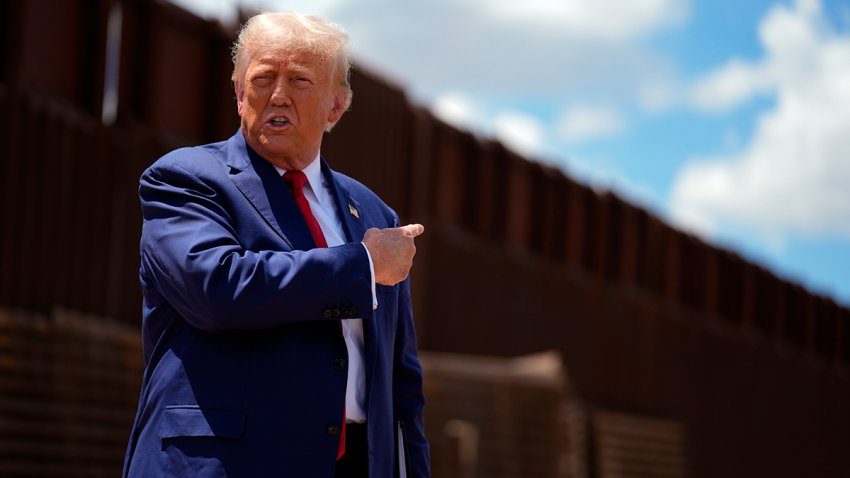 Trump usa un tramo de muro fronterizo en Arizona para criticar acciones migratorias de los demócratas