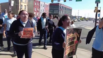 Piden un alto a la violencia armada en una marcha por la paz