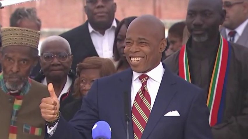 Sonriente y triunfante: las primeras palabras de Eric Adam tras acusación en su contra