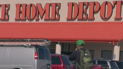 Apuñalan a dos hombres cerca de Home Depot del búlevar