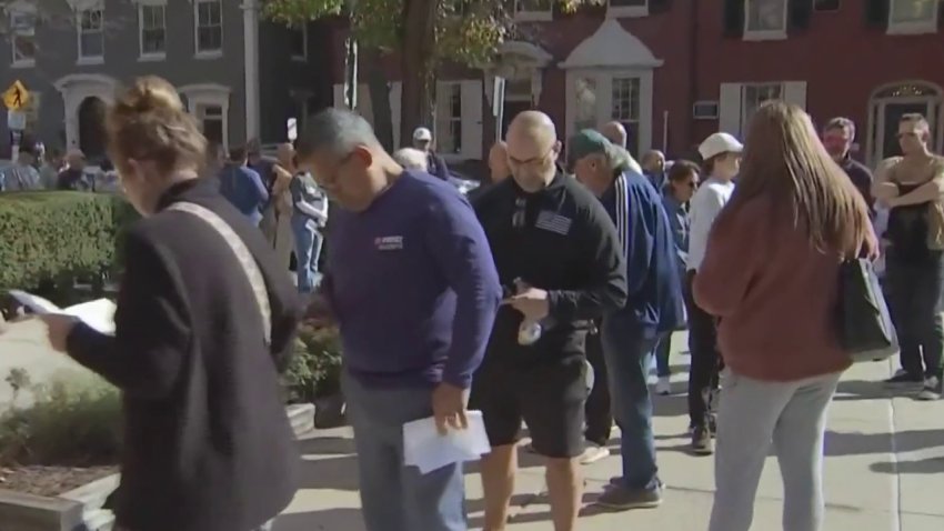 Largas líneas a la espera por las boletas por correo en Pensilvania