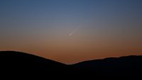 PARQUE NACIONAL DE MONFRAGUE, ESPAÑA – 30/09/2024: El cometa C/2023 A3 (TsuchinshanATLAS) conocido también como “la cometa del siglo” es visto cruzando el cielo durante el amanecer en el Parque Nacional de Monfrague. (Foto de Marcos del Mazo/LightRocket vía Getty Images)