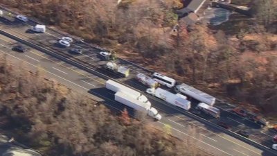 En video: accidente en NJ Turnpike entre camión de carga y autobús de pasajeros