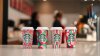 Menú navideño de Starbucks 2024: cuándo puedes conseguir los icónicos vasos rojos